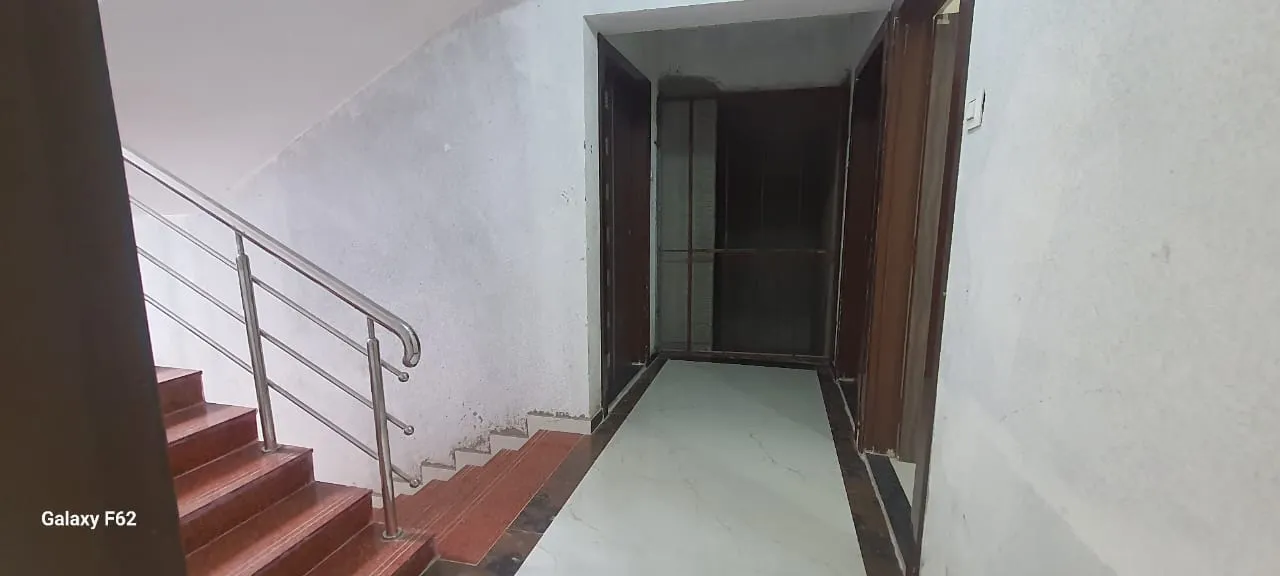 Shri Krishna Nayan Complex Passage View